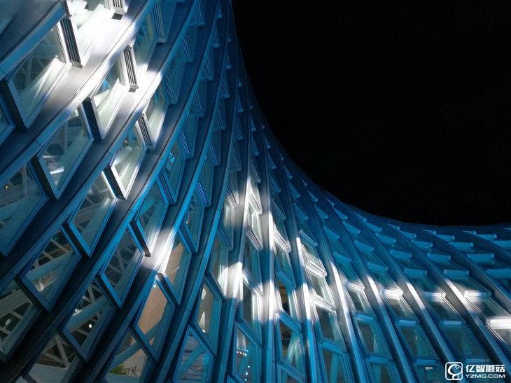 華為榮耀V8評測:極致科技集大成者 內斗華為P9?