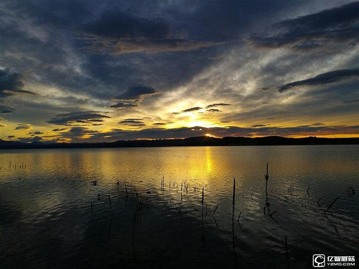 華為榮耀V8評測:極致科技集大成者 內斗華為P9?