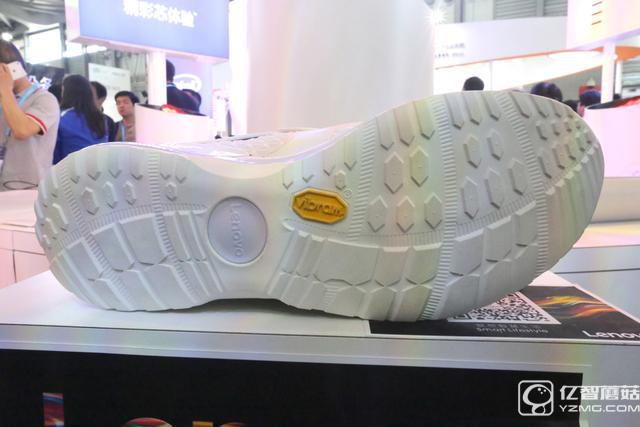 聯(lián)想展示新一代智能運(yùn)動鞋 玩游戲累點(diǎn)也高興
