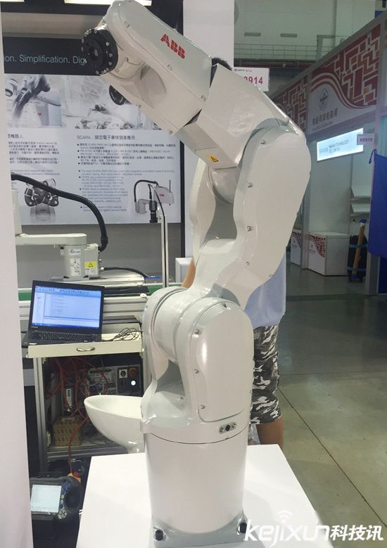 工業(yè)智能化時(shí)代已經(jīng)崛起！ VR機(jī)械手臂來了