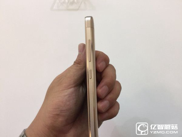 小米又發(fā)大招了!聯通定制手機紅米3X僅899元