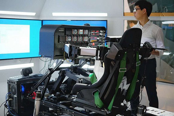 韓國科學技術院(KAIST)無人系統研究小組研發的人形機器人PiBot