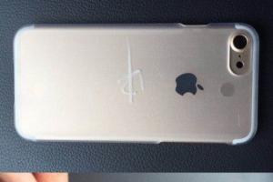 iPhone 7最新諜照:原耳機(jī)插孔被新?lián)P聲器取代