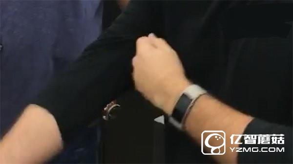 微軟手環(huán)2白色版真機曝光