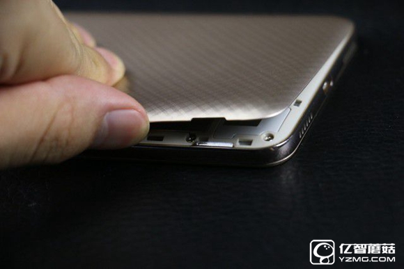 尖phone對決：榮耀5A PK 紅米Note 3（暫不發布） 