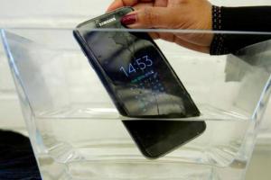 三星手機(jī)真的能防水?然并卵