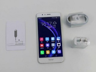 華為榮耀8上手體驗(yàn)評(píng)測(cè) 主打的時(shí)尚設(shè)計(jì)元素