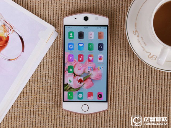 玩轉自拍新花樣 非典型性自拍手機推薦