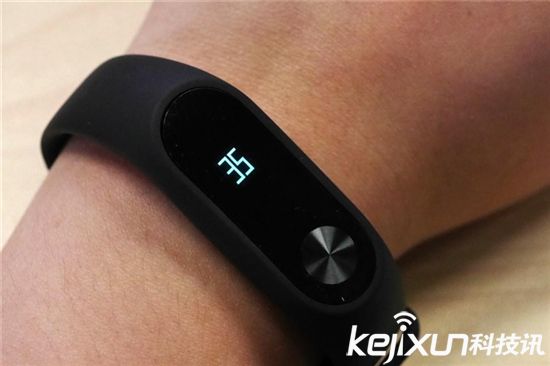 小米手環2下就能買到! 但現貨仍不足