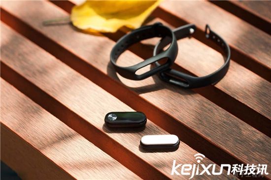 小米手環2下就能買到! 但現貨仍不足