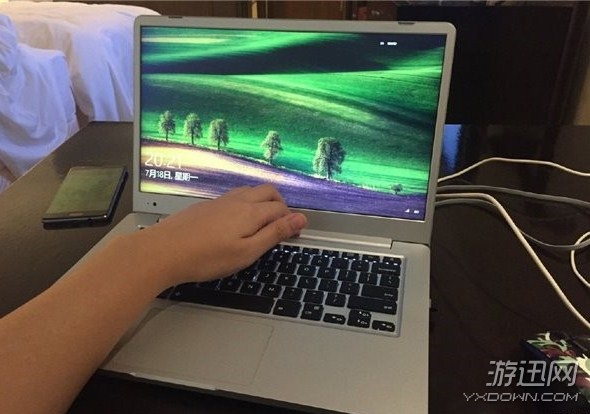 小米筆記本模仿蘋果Macbook Air  超越還是倒退?