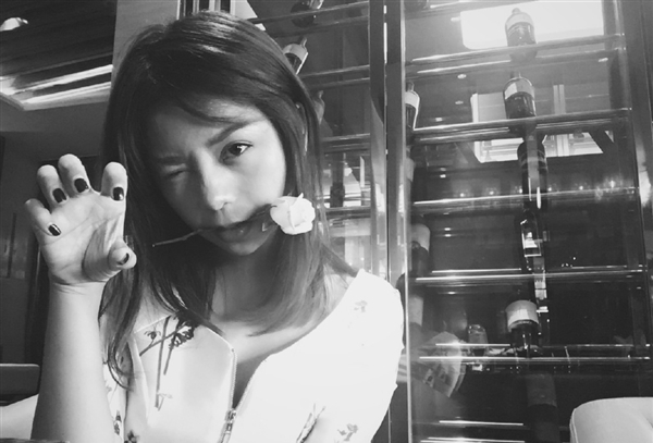 魅族8月10日魅藍E發(fā)布會嘉賓揭曉:才女身材傲人