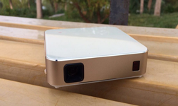 PaPa微型投影儀機:口袋里的大屏很拉風