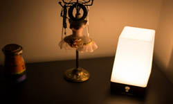 Mopos感應(yīng)燈：你在或者離開這款臺燈都知道