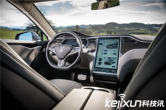 特斯拉發(fā)布最快電動(dòng)汽車 百公里加速2.5秒