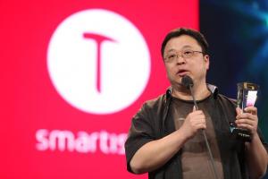 錘子科技一年巨虧5億 羅永浩還能翻身嗎?