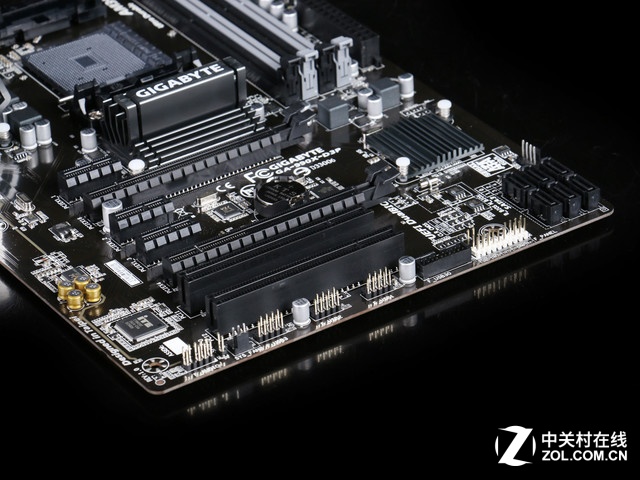 技嘉990X-D3P主板套裝 幽靈散熱自帶加成