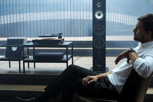 你見(jiàn)過(guò)“飛起來(lái)”演奏的黑膠唱片機(jī)么?