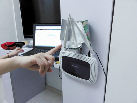 無線<a href=/pc/luyouqi/ target=_blank class=infotextkey>路由器</a>信號差怎么辦？ 三聯(lián)