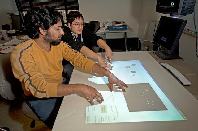 以后要什么顯示屏 微軟準備玩“投影觸摸屏”