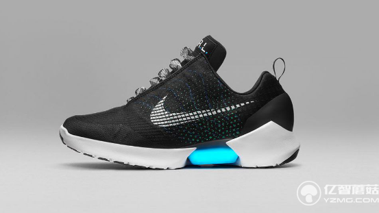 這雙耐克能自己系鞋帶 但是一雙要要5千塊