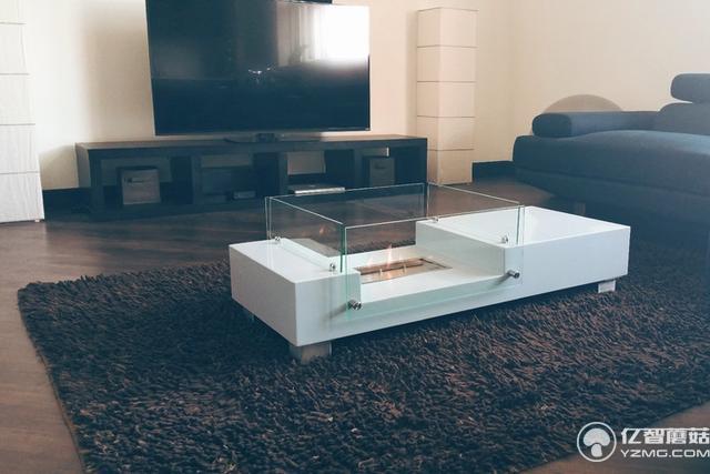 冬天里的一把火 試試這款帶壁爐的茶幾