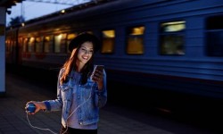 HandEnergy球形移動電源:我一搖這個球手機就有電了