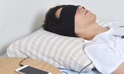 這個眼罩很貼心  定了鬧鐘只有自己能聽見