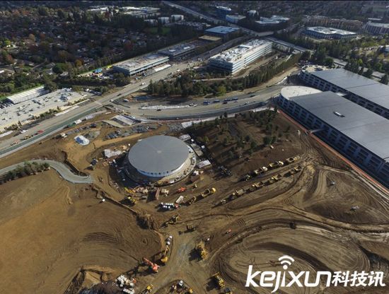 喬布斯生前設(shè)計蘋果總部大樓 形似飛船太陽能供電