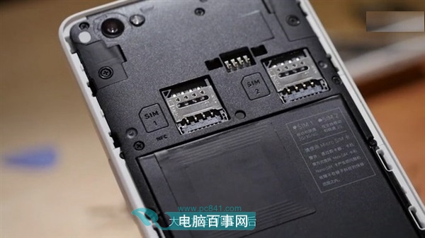 堅(jiān)果手機(jī)怎么裝卡 堅(jiān)果手機(jī) sim卡安裝圖文教程