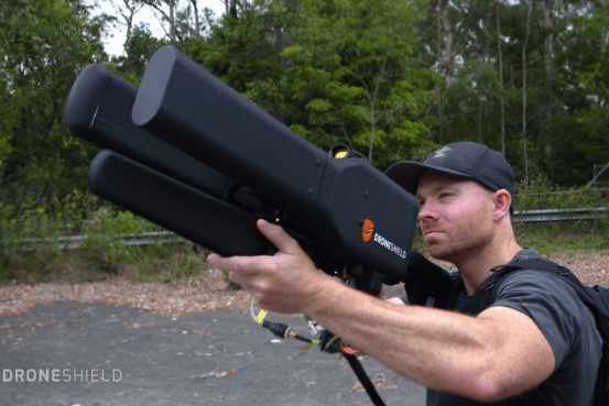 你的無人機要小心了 這把槍不用子彈就能打飛機