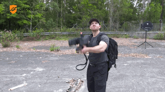 你的無人機要小心了 這把槍不用子彈就能打飛機