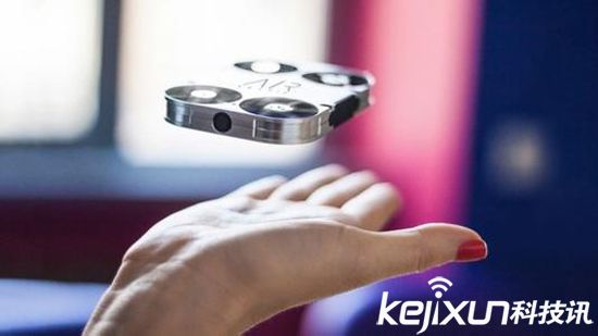 AirSelfie自拍無人機 手掌大小輕松裝進口袋