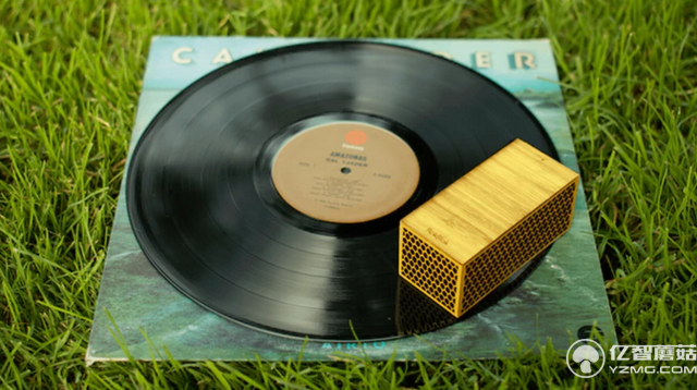 見過便攜音箱 但是你見過能隨身攜帶唱片機嗎？
