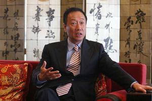 “郭臺銘”致信特朗普:富士康可以去美國造iPhone 但得賺錢