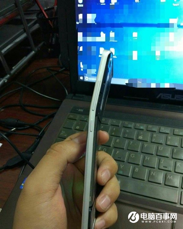 厲害了word米!小米5彎成這樣還能用