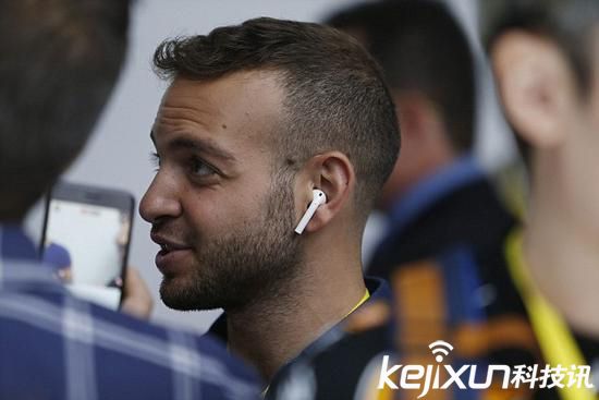 蘋果AirPods國行1288元 老外爆炒至1.4萬元