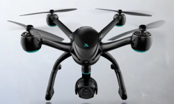 這Evolve無人機(jī)遙控器   雙屏遙控可以玩空戰(zhàn)