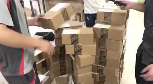 蘋(píng)果在中國(guó)栽了 順豐倉(cāng)庫(kù)全是被拒收的iPhone8