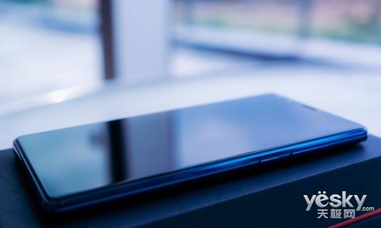 機(jī)身側(cè)面