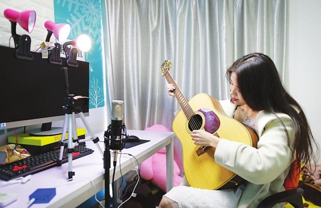 直播行業(yè)冬天來(lái)了,用戶量斷崖式下跌,打賞基本靠自己人