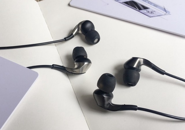 魅族Flow Bass和Flow區(qū)別對比 同為599元耳機(jī)哪個好?