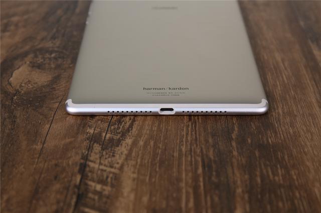 四曲面金屬機身 華為M5平板電腦圖賞