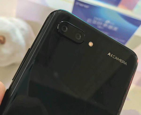 榮耀10配置怎么樣 榮耀10參數(shù)和真機(jī)圖賞