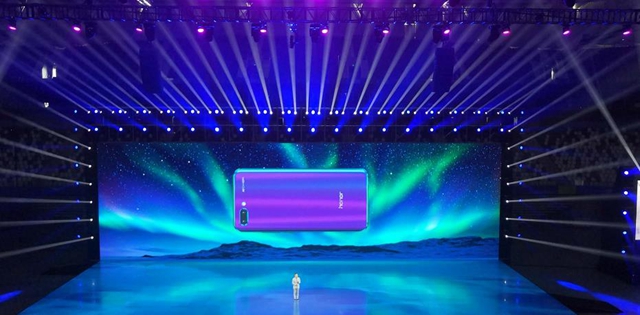 會(huì)變色更潮美 榮耀10發(fā)布會(huì)直播圖文回顧