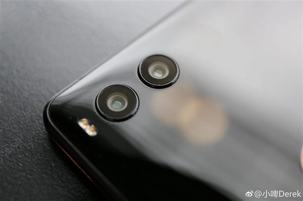 堅果R1手機剛上市 你就不得不“理解萬歲”了