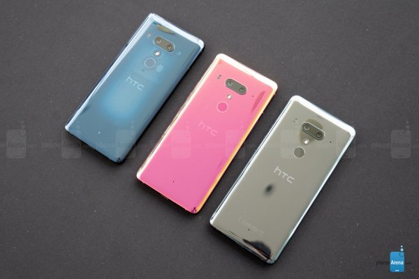 HTC U12+真機(jī)上手圖賞:半透視機(jī)身 看起來相當(dāng)漂亮