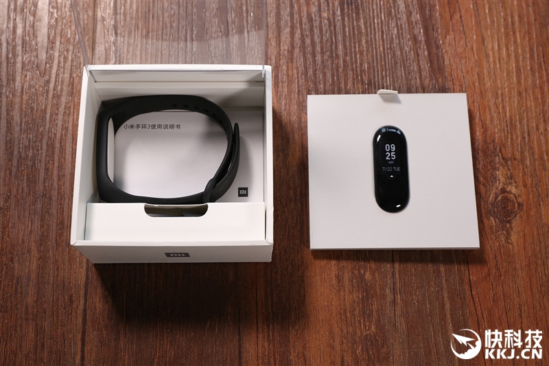 續航超20天!小米手環3評測:大屏幕+50米防水