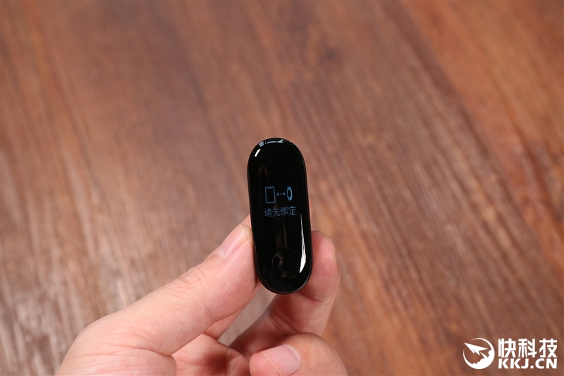 續航超20天!小米手環3評測:大屏幕+50米防水