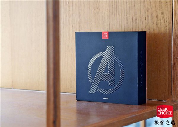 一加6復(fù)聯(lián)版開箱圖賞:隨處可見的復(fù)聯(lián)元素